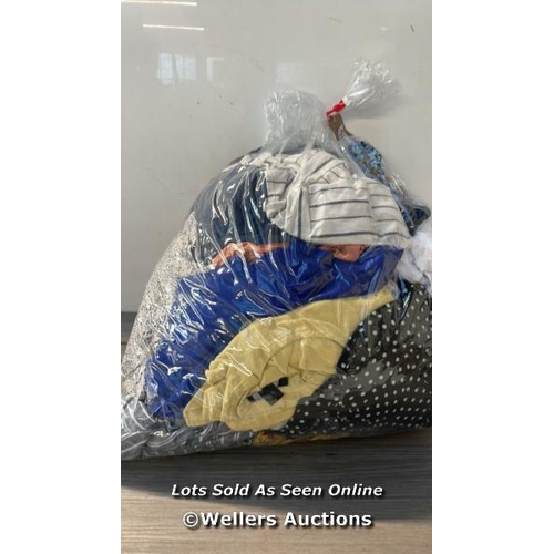 7214 - BAG OF LADIES CLOTHES