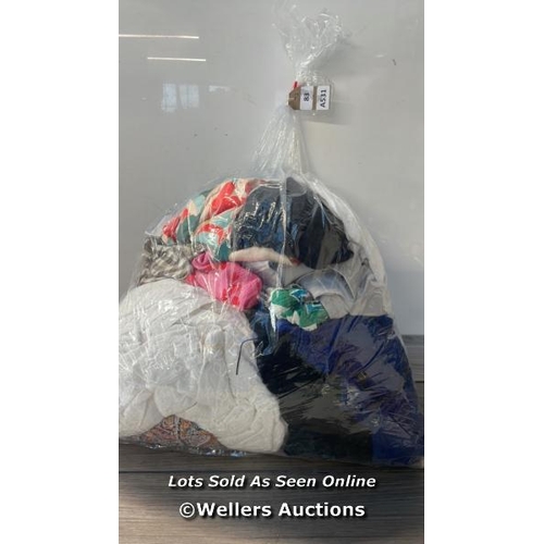 7220 - BAG OF LADIES CLOTHES