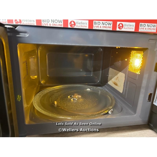 67 - PANASONIC SOLO BLACK MICROWAVE / POWERS UP / SIGNS OF USE / E80