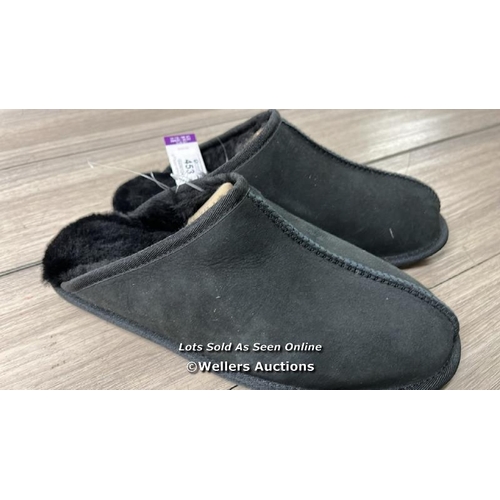 453 - LADIES NEW SHEARLING SLIPPERS / UK 9