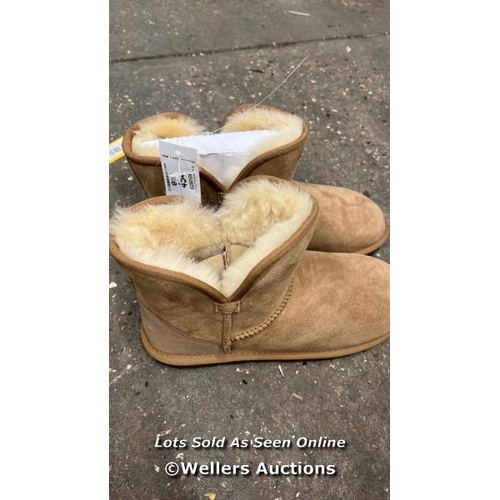 454 - LADIES NEW SHEARLING BOOTS / UK 7