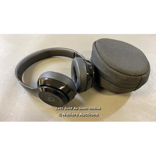 9602 - APPLE BEATS SOLO3 HEADPHONES MODEL A1796 INCL. CASE