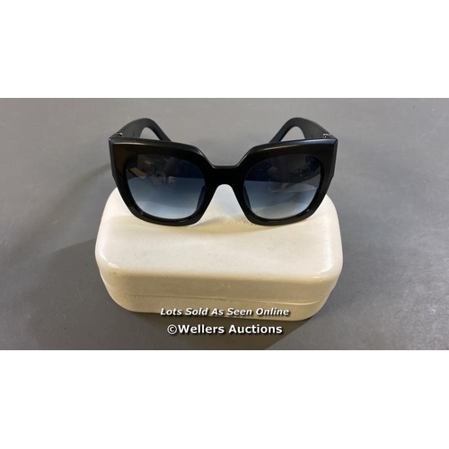 9749 - MARC JACOBS SUNGLASSES INCL. CASE