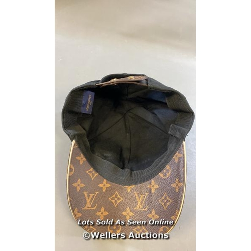 9789 - LOUIS VUITTON CAP