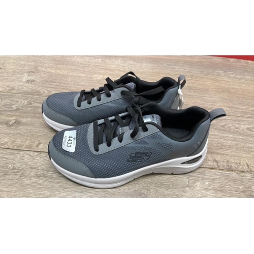 4433 - GENTS NEW SKECHERS TRAINERS / UK 7 / C27