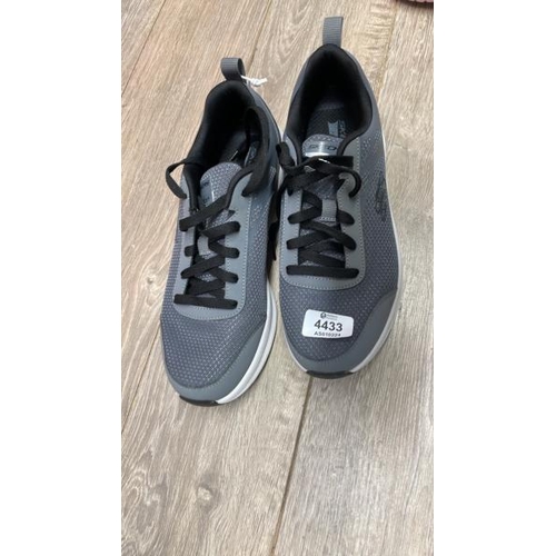 4433 - GENTS NEW SKECHERS TRAINERS / UK 7 / C27