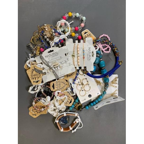 9633 - ASSORTMENT OF FASHION JEWELLERY