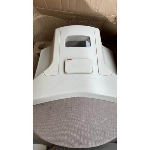 11 - STANNAH STAIRLIFT WITH 420 SAXON CHAIR, SEE IMAGES FOR COMPONENTS, CONTAINER NO: 331083 / LOT LOCATI... 