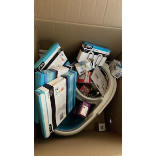 45 - BOX OF NEW LIGHTBULBS AND MOP BUCKET, CONTAINER NO: 10030 / LOT LOCATION: WEYBRIDGE (KT13)