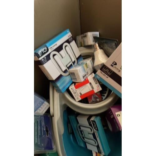 45 - BOX OF NEW LIGHTBULBS AND MOP BUCKET, CONTAINER NO: 10030 / LOT LOCATION: WEYBRIDGE (KT13)