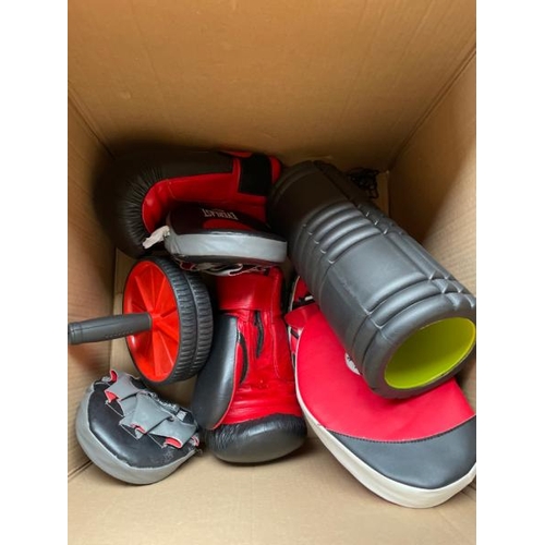 64 - BOX OF FITNESS EQUIPMENT INCL. BOXING GLOVES, PADS AND ROLLER, CONTAINER NO: 10030 / LOT LOCATION: W... 