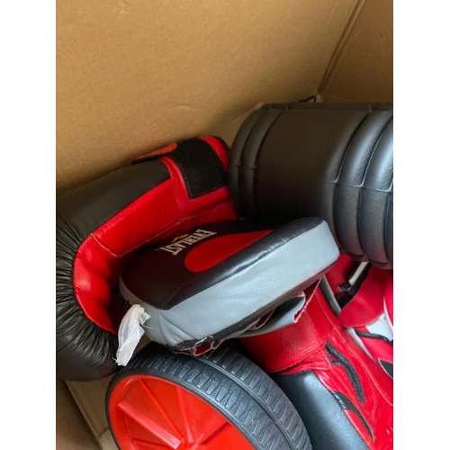 64 - BOX OF FITNESS EQUIPMENT INCL. BOXING GLOVES, PADS AND ROLLER, CONTAINER NO: 10030 / LOT LOCATION: W... 