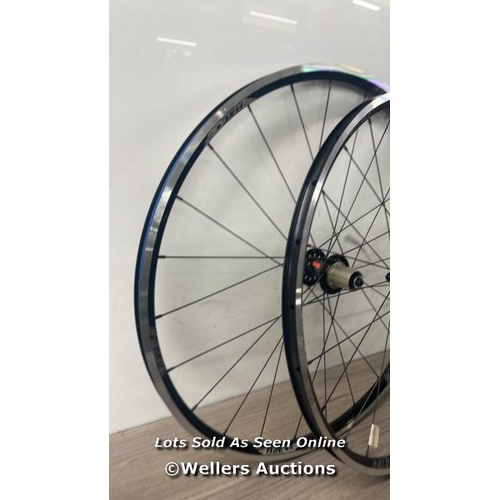 8004 - HALO EVAURA WHEEL SET / RRP �410 / P5