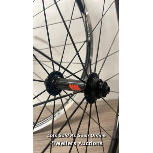 8004 - HALO EVAURA WHEEL SET / RRP �410 / P5