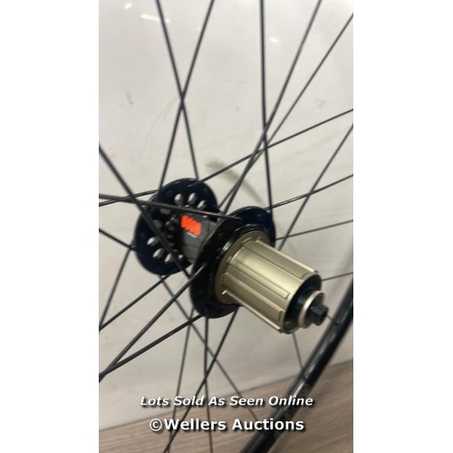 8004 - HALO EVAURA WHEEL SET / RRP �410 / P5