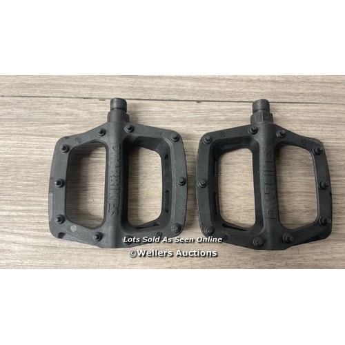 8019 - DMR BIKES V6 PEDALS / APPEAR NEW, WITHOUT BOX / A21