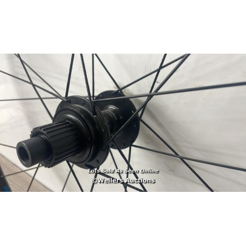 8026 - SHIMANO MT601 29