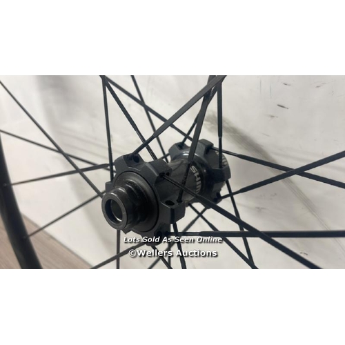 8030 - SHIMANO RS370 WHEEL / RRP �119.99 / APPEARS UNUSED BUT WITH SOME SMALL SCUFFS / P6