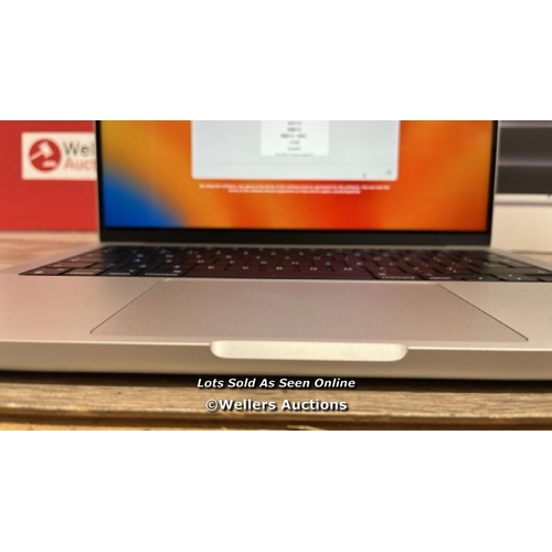 8215 - APPLE MACBOOK PRO 14