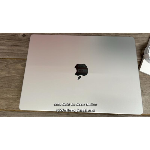 8215 - APPLE MACBOOK PRO 14