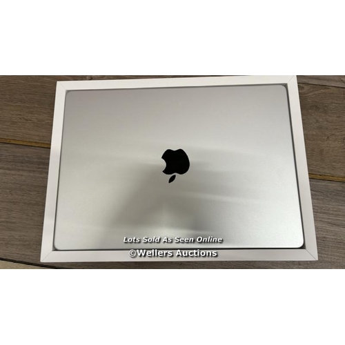 8215 - APPLE MACBOOK PRO 14