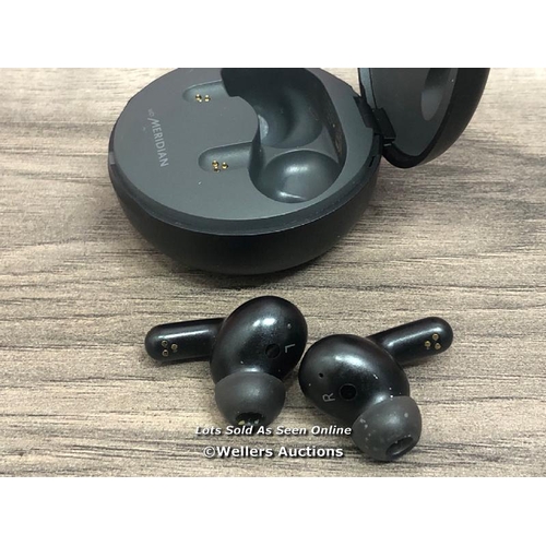 8228 - LG UFP5 WIRELESS EARBUDS / POWERS UP & CONNECTS TO BLUETOOTH WITH SOUND FROM THE RIGHT EARBUD ONLY, ... 