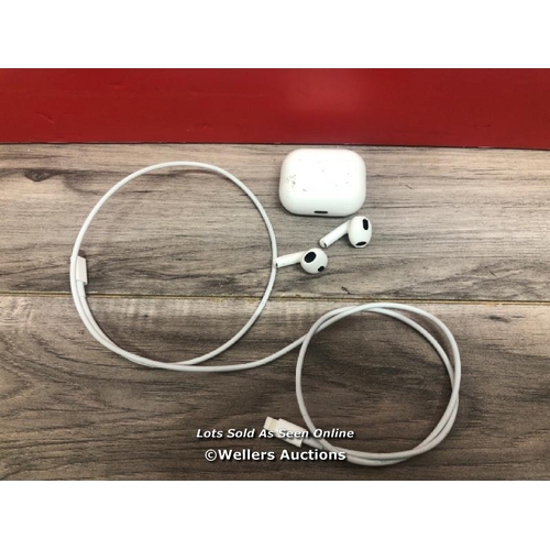 8233 - APPLE AIRPODS 3RD GEN WITH MAGSAFE CHARGING CASE (MME73ZM/A) / POWERS UP & CONNECTS TO BLUETOOTH WIT... 