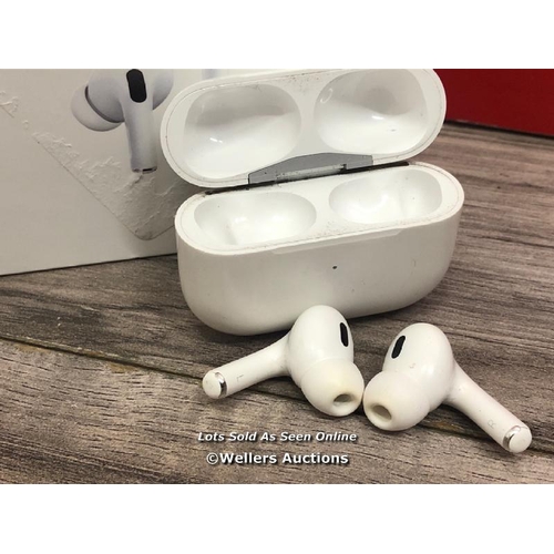 8240 - APPLE AIRPODS / 2ND GEN / WITH CHARGING CASE / MV7N2ZMA / POWERS UP & CONNECTS TO BLUETOOTH WITH SOU... 