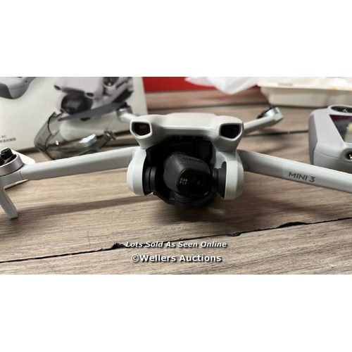 8251 - DJI MINI 3 DRONE WITH DJI REMOTE CONTROL / SOME SIGNS OF USE / DAMAGED PROPELLER ARM - SEE IMAGES / ... 