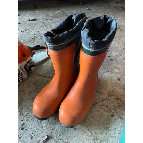 101 - ARBORIST SET, CONTENTS INCL. STIHL MS261 CHAINSAW, OREGON YUKON II WORK BOOTS (SIZE UK 10.5), ROPES,... 