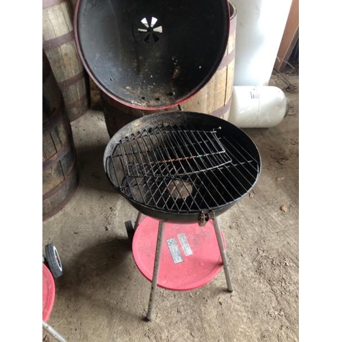 13 - CHARCOAL BARBEQUE, 80CM (H) X 45CM (W) / LOT LOCATION: LLANSANTFFRAID, POWYS, WALES