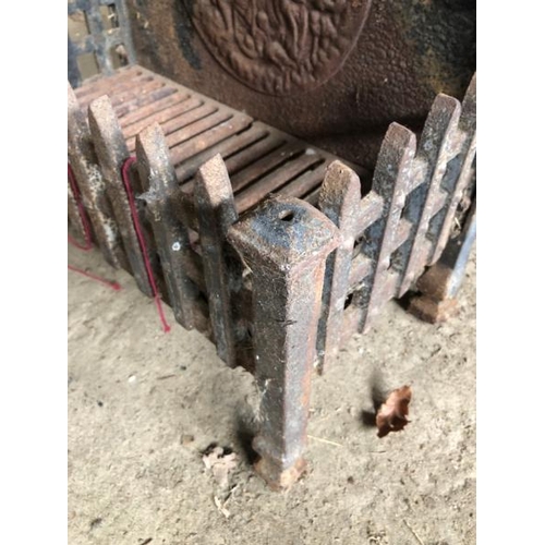 15 - CAST IRON LOG STORE, FRONT CORNER LACKING FINIAL, 47CM (H) X 56CM (W) X 28CM (D) / LOT LOCATION: LLA... 