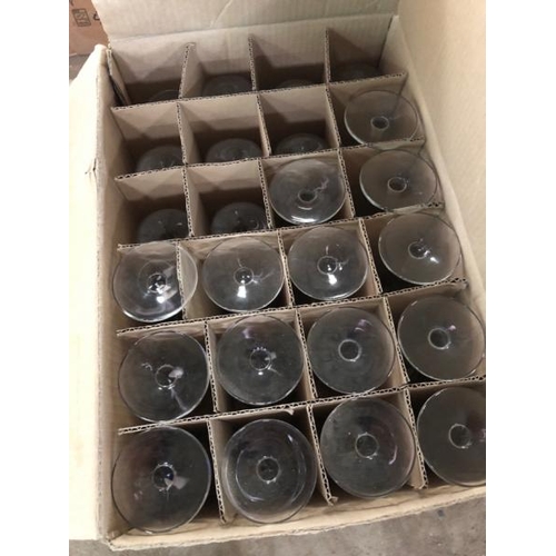 27 - APPROX. 72X MIXED CHAMPAGNE GLASSES / LOT LOCATION: LLANSANTFFRAID, POWYS, WALES