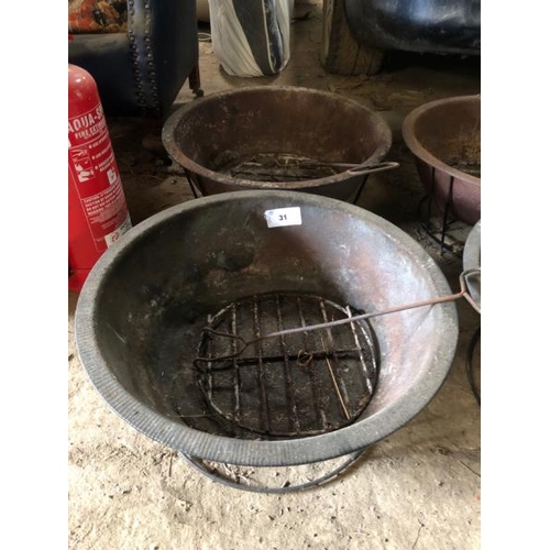 31 - 2X METAL FIREPITS, 23CM (H) X 51CM (DIA) / LOT LOCATION: LLANSANTFFRAID, POWYS, WALES