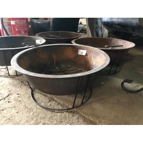 32 - 2X METAL FIREPITS, 23CM (H) X 51CM (DIA) / LOT LOCATION: LLANSANTFFRAID, POWYS, WALES