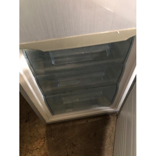 41 - PROLINE PLC190SL UPFRIGHT FRIDGE FREEZER, 240V, 142CM (H) X 54CM (W) X 55CM (D) / LOT LOCATION: LLAN... 