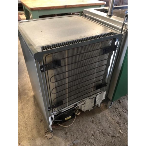 46 - HOTPOINT RLS30S BAR FRIDGE, 240V, 84CM (H) X 54M (W) X 62CM (D) / LOT LOCATION: LLANSANTFFRAID, POWY... 