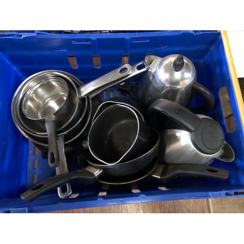 73 - LARGE ASSORTMENT OF KITCHENWARE INCL. UTENSILS, POTS, PANS, KETTLES ETC. / LOT LOCATION: LLANSANTFFR... 