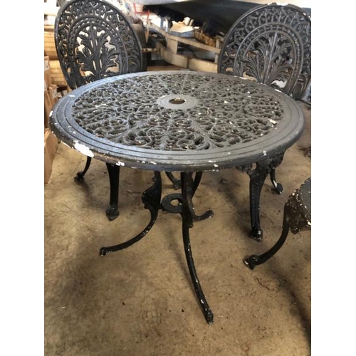 75 - VINTAGE METAL GARDEN TABLE AND 4X CHAIRS, TABLE DIMENSIONS 65CM (H) X 68CM (W), CHAIRS 86CM (H) X 35... 