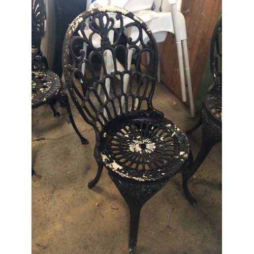 76 - VINTAGE METAL GARDEN TABLE AND HEAVY CAST IRON CHAIRS, TABLE DIMENSIONS 70CM (H) X 69CM (W), CHAIRS ... 