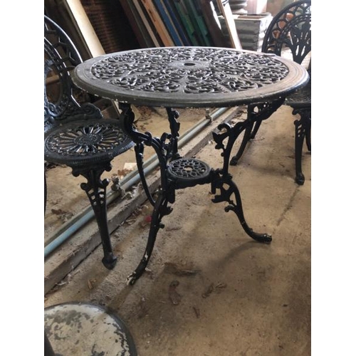 79 - VINTAGE METAL GARDEN TABLE AND 2X CHAIRS, TABLE DIMENSIONS 68CM (H) X 68CM (W), CHAIRS 85CM (H) X 40... 