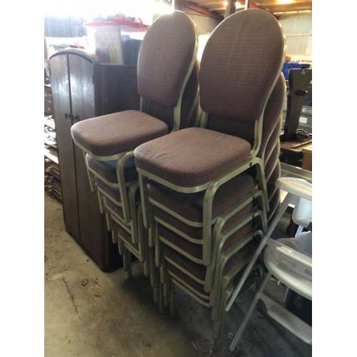 83 - 14X CHAIRS WITH CUSHIONED UPHOLSTERY, 95CM (H) X 40CM (W) X 45CM (D) / LOT LOCATION: LLANSANTFFRAID,... 