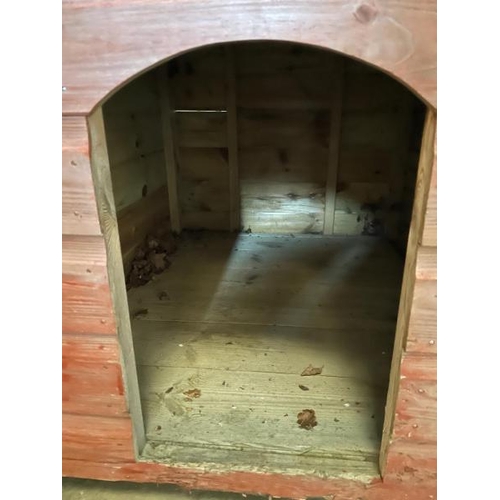 TIMBER DOG HOUSE 93CM H X 90CM W X 110CM D LOT LOCATION 