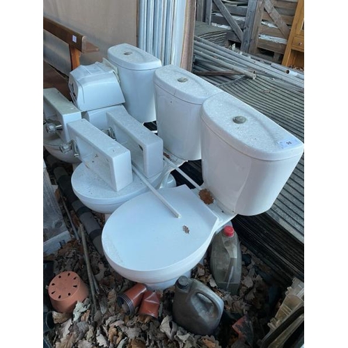 98 - 3X COMPLETE TOILETS, EACH 86CM (H) X 36CM (W) X 70CM (D) / LOT LOCATION: LLANSANTFFRAID, POWYS, WALE... 