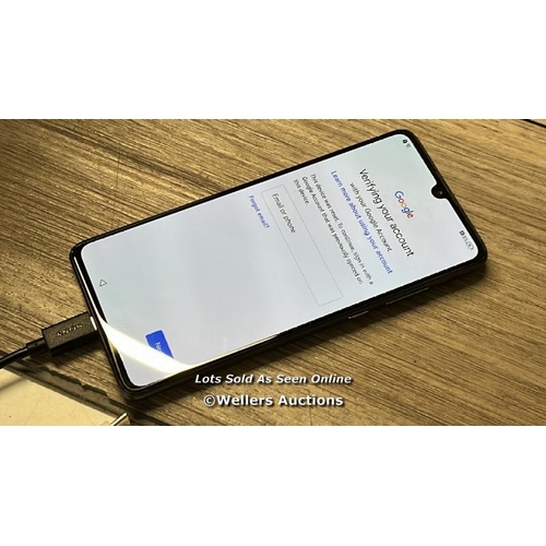 8215 - HUAWEI P30 / ELE-109 / IMEI: 868161042443102 / POWERS UP / SEE IMAGESS FOR CONDITION / CONNECTED TO ... 