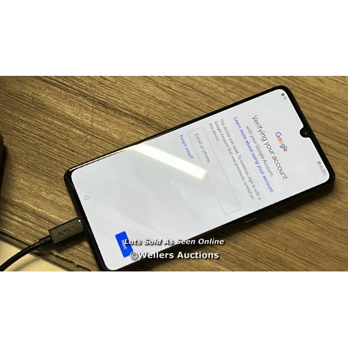 8215 - HUAWEI P30 / ELE-109 / IMEI: 868161042443102 / POWERS UP / SEE IMAGESS FOR CONDITION / CONNECTED TO ... 