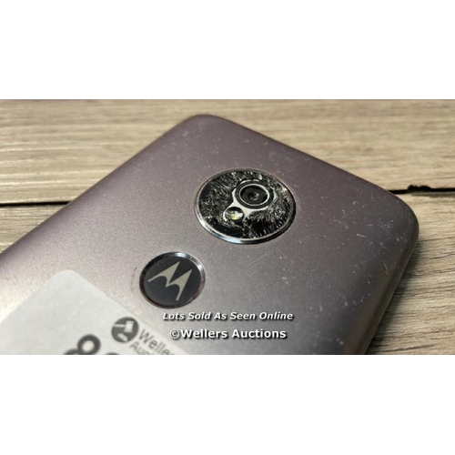 8231 - MOTOROLA SMART PHONE / IMEI: UNKNOWN / POWERS UP / SEE IMAGESS FOR CONDITION - CRACKED SCREEN / COUL... 