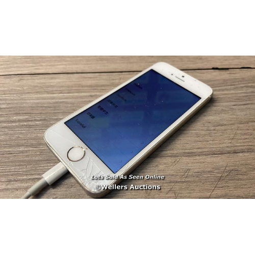 8256 - APPLE IPHONE 5S / A1533 / IMEI: 013790004649357 / POWERS UP / SEE IMAGES FOR CONDITION - CRACKED SCR... 