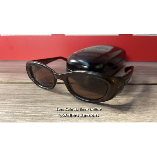 8282 - GUCCI 2432/S SUNGLASSES WITH CASE / PRE-OWNED / G26