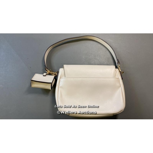 9516 - GUESS HANDBAG